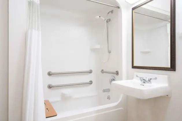 Standard Oda, 1 Büyük (Queen) Boy Yatak, Engellilere Uygun