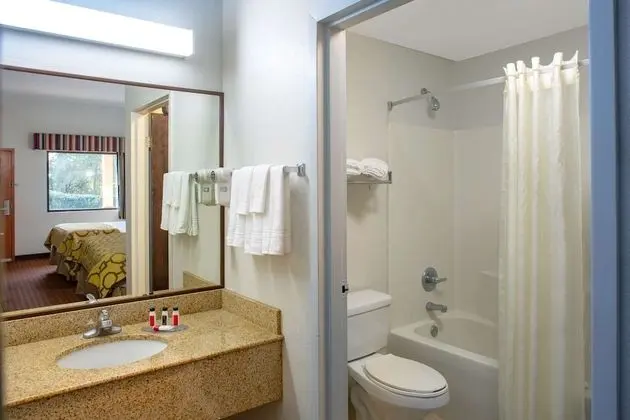 Oda, 2 Büyük (Queen) Boy Yatak, Sigara İçilmez