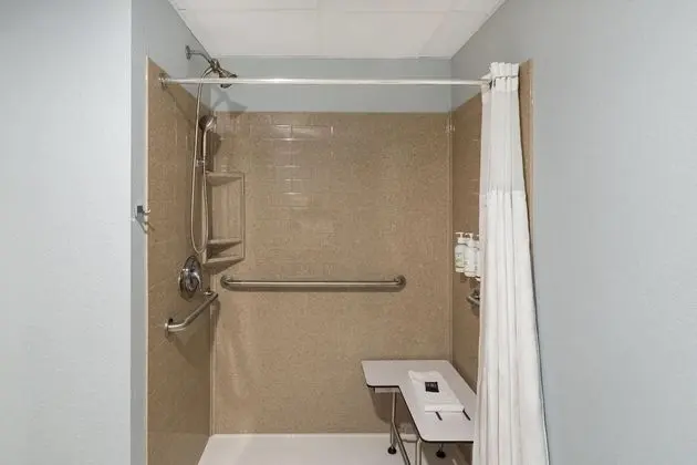 Engellilere uygun banyo