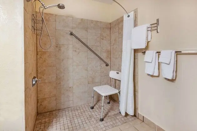 Oda, 2 Çift Kişilik Yatak, Engellilere Uygun, Sigara İçilmez (Mobility/Pet Friendly)