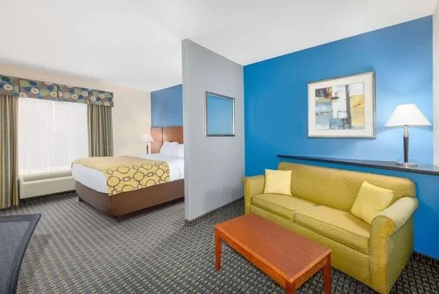 Süit, 1 En Büyük (King) Boy Yatak, Engellilere Uygun, Sigara İçilmez (Mobility, Bathtub w/Grab Bars)