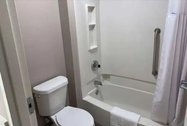 Oda, 1 En Büyük (King) Boy Yatak, Engellilere Uygun, Sigara İçilmez (Mobility)