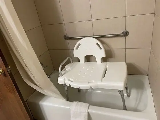 Engellilere uygun banyo