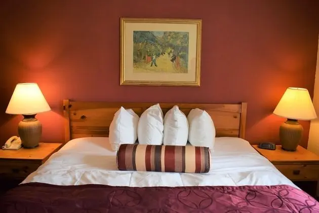 Süit, 1 Tek Kişilik Yatak, Engellilere Uygun, Sigara İçilmez (1 King & 2 Queen Beds)