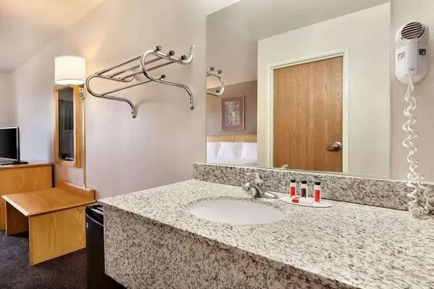 Oda, 1 En Büyük (King) Boy Yatak, Engellilere Uygun, Sigara İçilmez