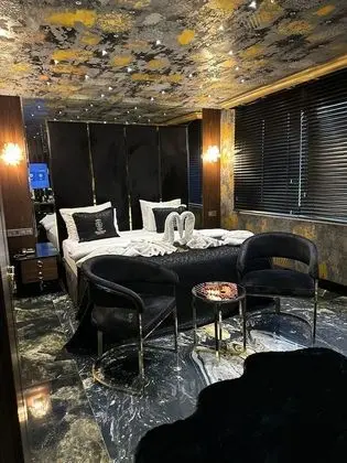 Luxury Oda