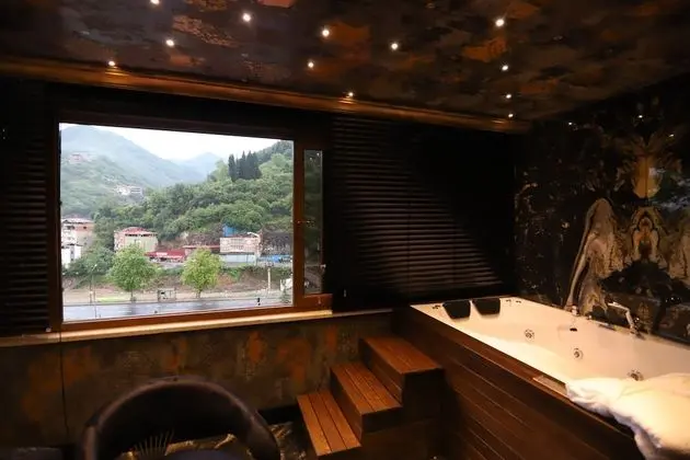 Luxury Oda