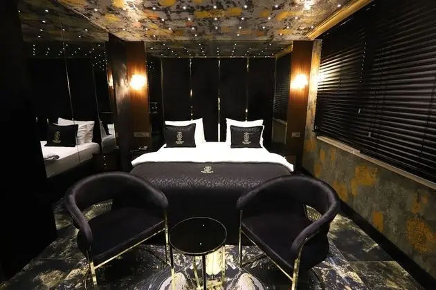 Luxury Oda