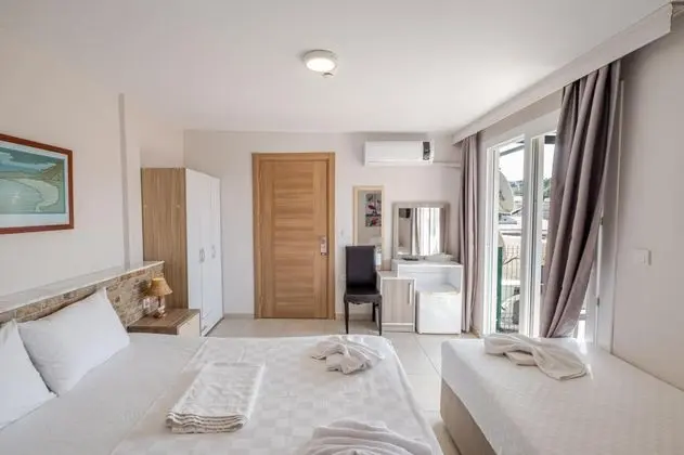 Standart Üç Kişilik Oda, Bahçe Manzaralı
