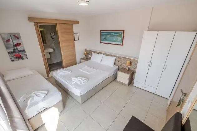 Standart Üç Kişilik Oda, Bahçe Manzaralı