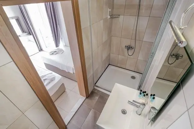 Standart Üç Kişilik Oda, Bahçe Manzaralı