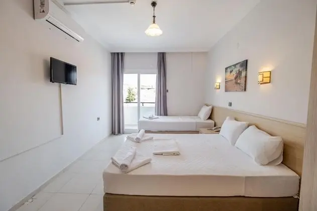 Standart Üç Kişilik Oda, Bahçe Manzaralı
