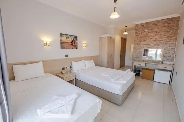 Standart Üç Kişilik Oda, Bahçe Manzaralı