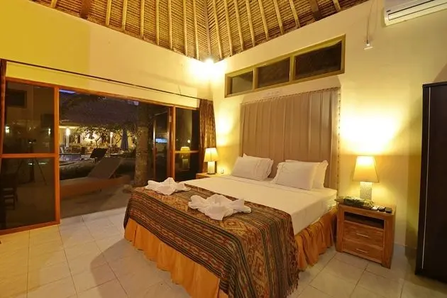 Bungalov, Havuz Manzaralı