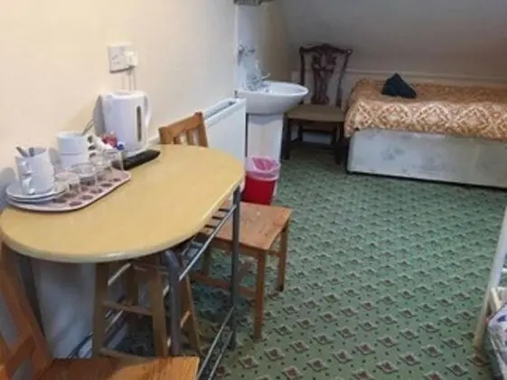 Economy Dört Kişilik Oda, Ortak Banyo