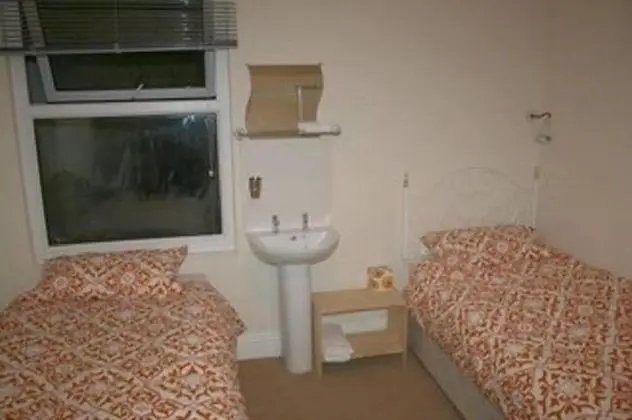 Economy Dört Kişilik Oda, Ortak Banyo