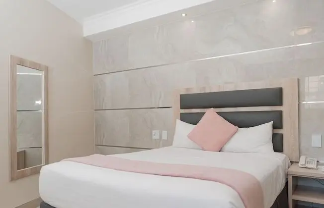 Luxury Tek Büyük Yataklı Oda