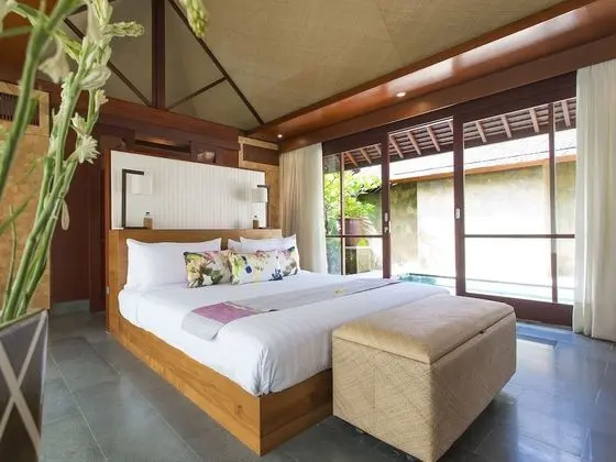 Villa, Denize Sıfır (Bayu Gita)