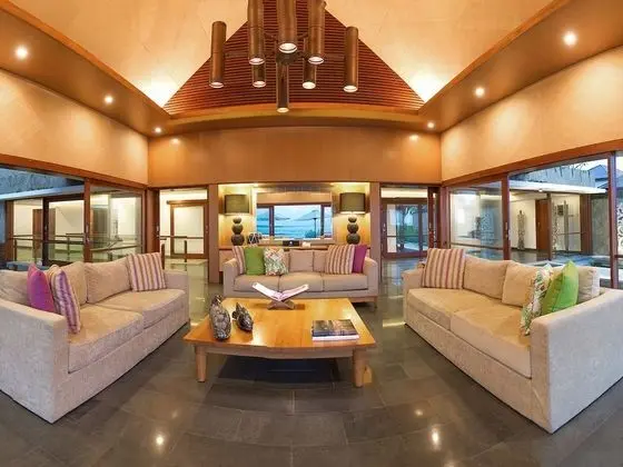 Villa, Denize Sıfır (Bayu Gita)