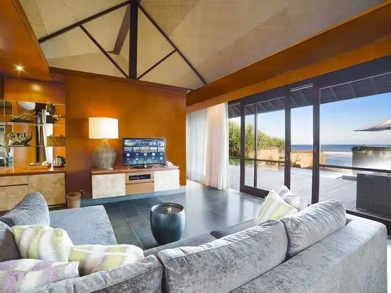 Villa, Denize Sıfır (Bayu Gita)