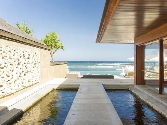 Villa, Denize Sıfır (Bayu Gita)
