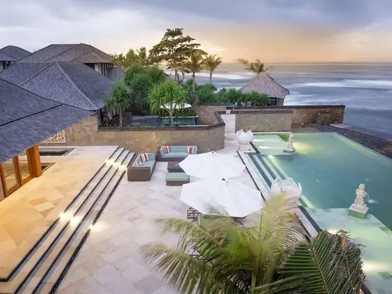 Villa, Denize Sıfır (Bayu Gita)