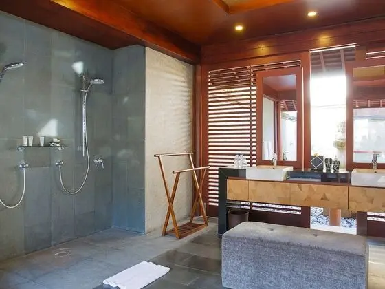 Villa, Denize Sıfır (Bayu Gita)