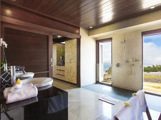 Villa, Denize Sıfır (Bayu Gita)