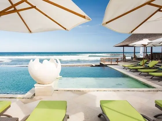 Villa, Denize Sıfır (Bayu Gita)