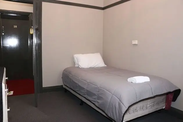 Tek Kişilik Oda, Ortak Banyo
