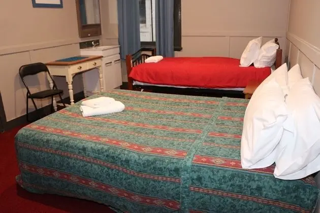 Üç Kişilik Oda, Ortak Banyo