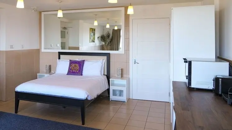Tek Büyük Yataklı Oda (No Sea View)