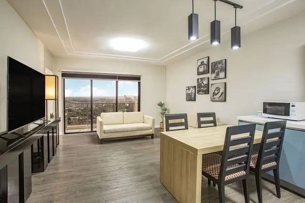 2 Bedrooms Suite 1 King & 2 Singles, Apartment