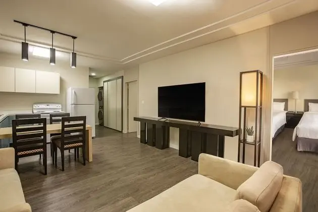 2 Bedrooms Suite 1 King & 2 Singles, Apartment