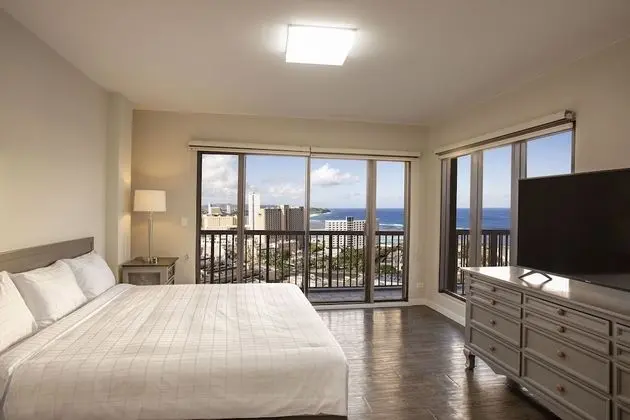 3 Bedrooms Suite 1 King, 1 Queen & 2 Singles, Apartment