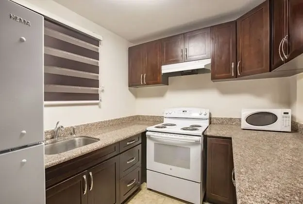 3 Bedrooms Suite 1 King, 1 Queen & 2 Singles, Apartment