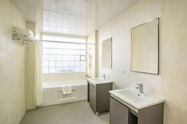 3 Bedrooms Suite 1 King, 1 Queen & 2 Singles, Apartment
