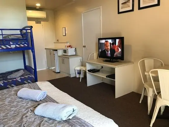 Standard Oda, Sigara İçilmez (Ground Floor Bunks)
