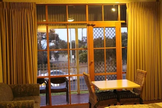 Standard Oda, Sigara İçilmez (Ground Floor Bunks)