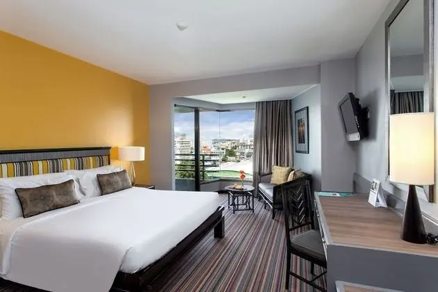 Deluxe City View King Bed