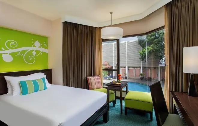 Deluxe Pool View Twin Bed