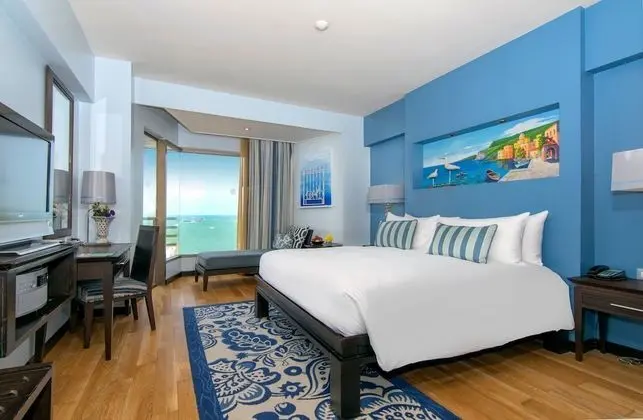 Deluxe Sea View King Bed