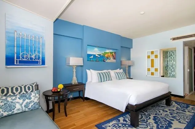 Deluxe Sea View King Bed