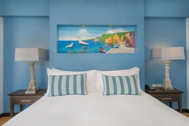 Deluxe Sea View King Bed