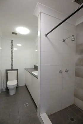 Standard Dört Kişilik Oda, Ortak Banyo