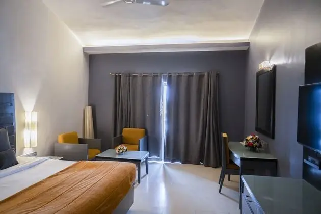 Deluxe Oda, Balkon, Havuz Manzaralı
