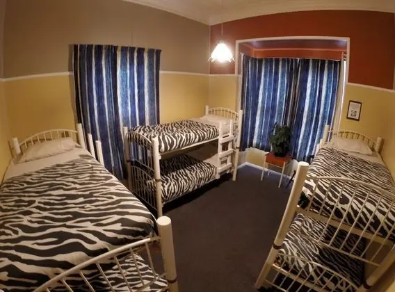 Ortak Ranzalı Oda (4 Bed, Mixed)