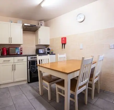 Standard Tek Büyük Yataklı Oda, 1 Çift Kişilik Yatak (Shared Bathroom)
