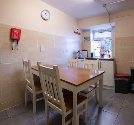 Standard Tek Büyük Yataklı Oda, 1 Çift Kişilik Yatak (Shared Bathroom)