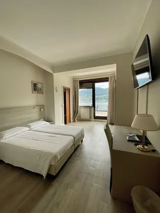 Tek Büyük Yataklı Oda, Balkon, Göl Manzaralı